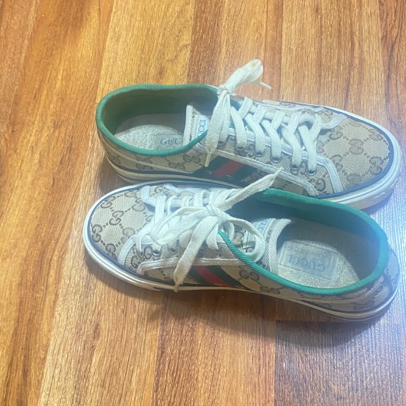 Gucci tennis shoes/ Gucci thong sandal - Picture 5 of 9